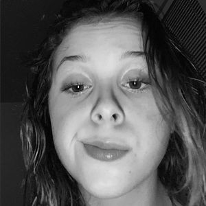 Meet your Posher, Izzy